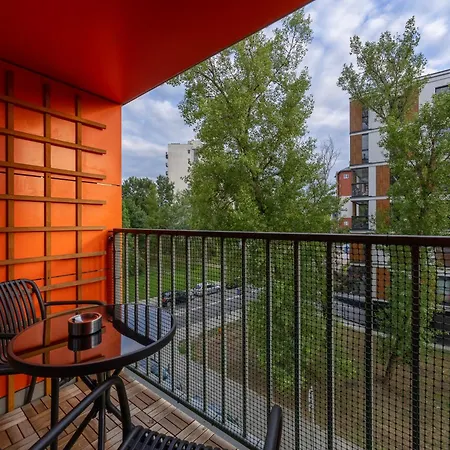 Prestige Apt- 76m2, Parking & Balconies Apartamento