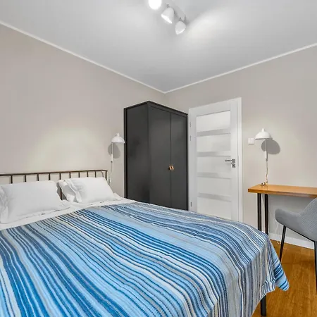 Prestige Apt- 76m2, Parking & Balconies * Varsóvia
