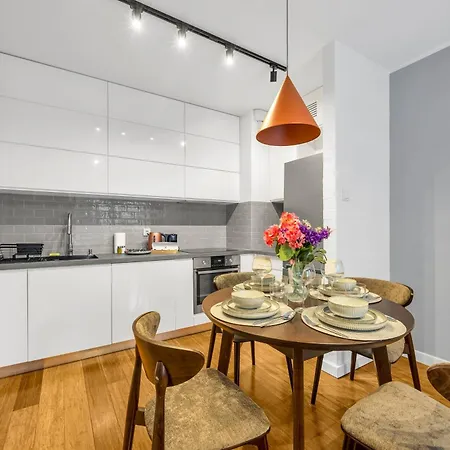 Prestige Apt- 76m2, Parking & Balconies Apartamento