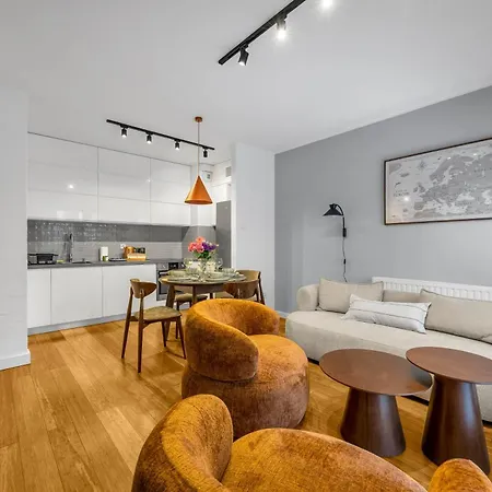 Prestige Apt- 76m2, Parking & Balconies * Varsóvia
